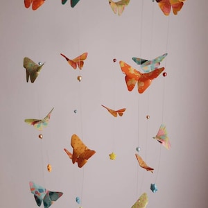 009-Mobile bébé origami Nuée de papillons et étoiles image 4