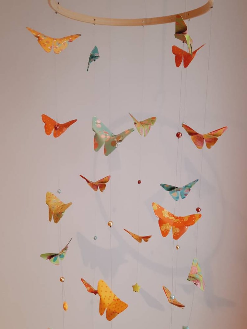 009-Mobile bébé origami Nuée de papillons et étoiles image 1