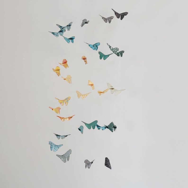 023-Mobile bébé origami arc en ciel de 32 papillons image 6