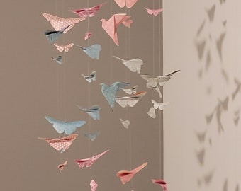 021-Mobile bébé origami "colombes et double hélice de petits et grands papillons"