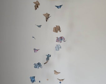051-Mobile bébé Origami "Double hélices éléphants papillons et étoiles du bonheur"