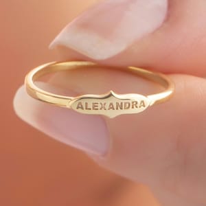14 kt gouden gepersonaliseerde naamring, minimalistische stapelbare naambordsieraden