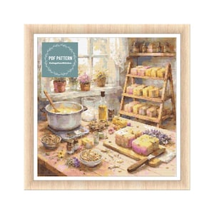Peut inclure: Peinture à l'aquarelle d'une scène de cuisine avec des fournitures de fabrication de savon. Un pot de savon est posé sur une table avec des ingrédients, des pains de savon et une étagère en bois. Le texte "PDF Pattern CottageCoreStitches" est inclus.