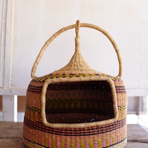 Handmade Woven Cat Bed Basket – Comfortable & Eco-Friendly Pet Bed