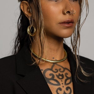 Gargantilha tribal dourada (pequena - negrito)