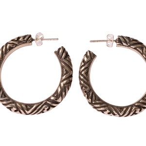 Silver tribal sayagata hoop earring