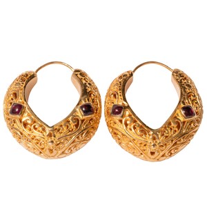 22k plated beautiful embellished earring
