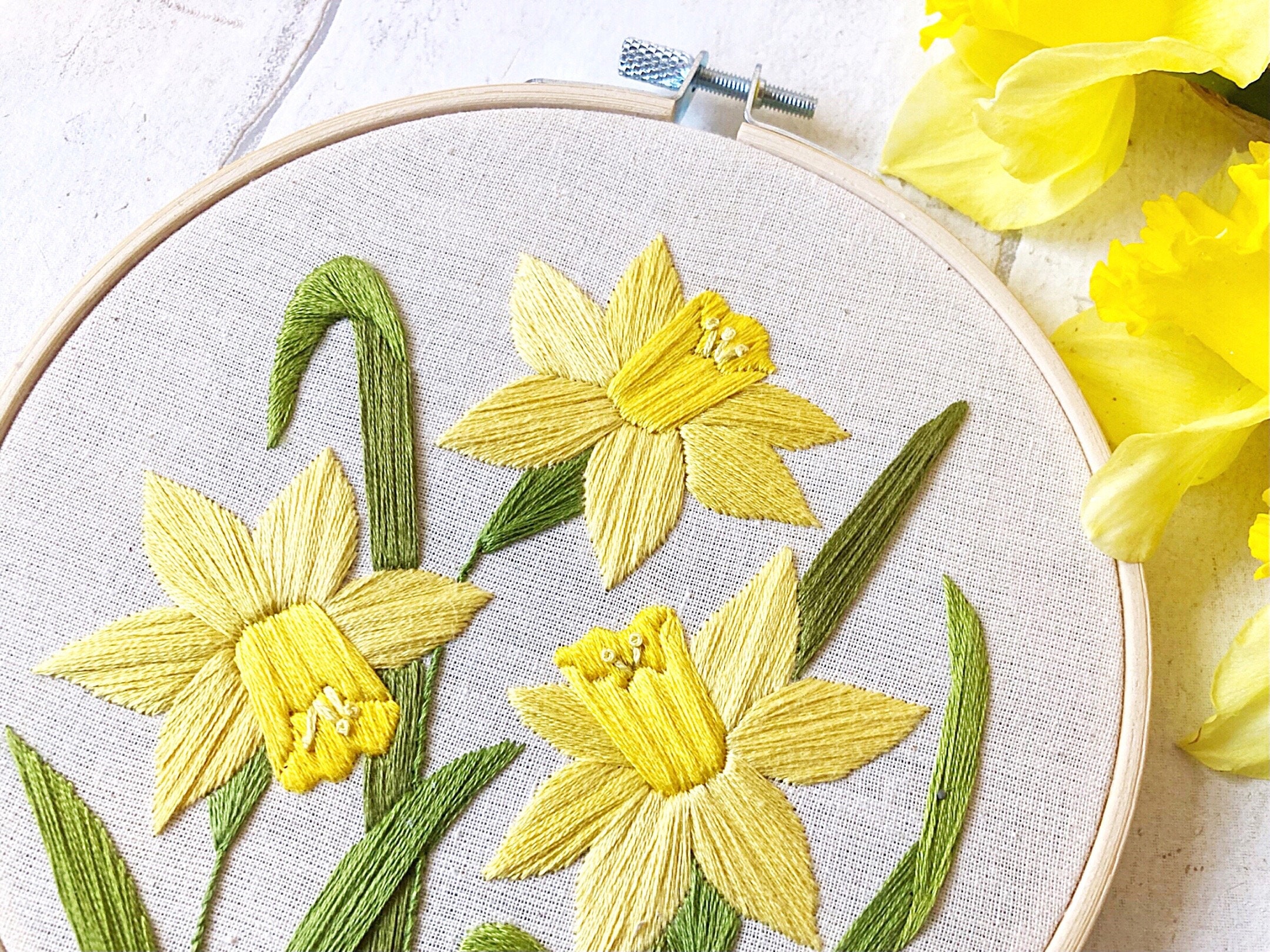 水仙の刺繍パターン、水仙の刺繍デザイン、花の刺繍パターン、花の手