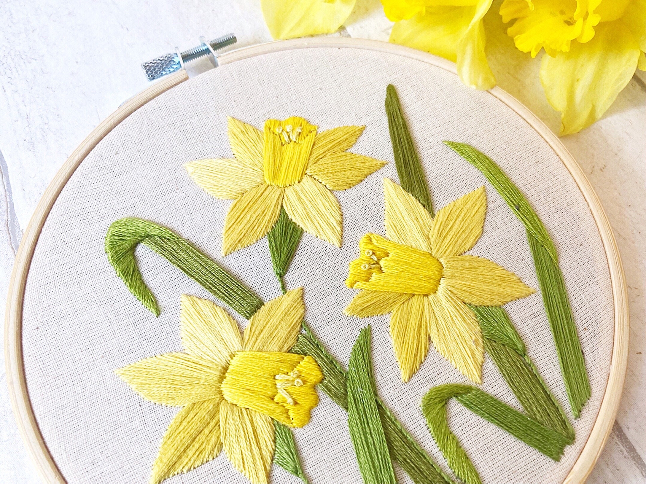 水仙の刺繍パターン、水仙の刺繍デザイン、花の刺繍パターン、花の手