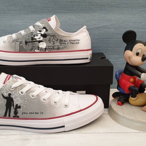 Chaussures peintes à la main personnalisées Disney Mickey Mouse Steamboat Willy & Walt Disney personnage Art graphique cadeau personnalisé chaussures en toile