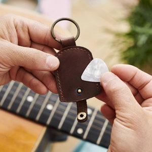 Gitarren-Plektrum-Schlüsselanhänger mit Personalisierung Bild 2