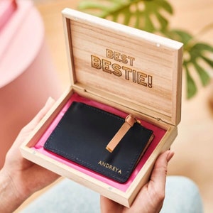 Porte-monnaie en cuir personnalisé dans une boîte en bois personnalisée - Beau cadeau de Noël pour femme, mère, fille.
