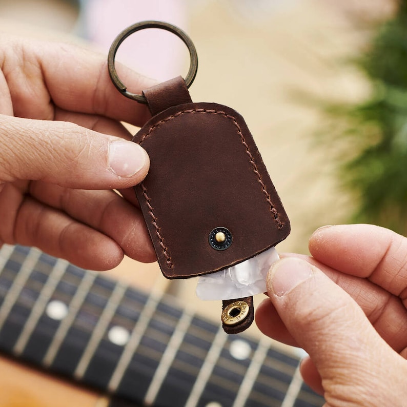 Gitarren-Plektrum-Schlüsselanhänger mit Personalisierung Bild 4