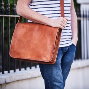 Sac messager classique personnalisé en cuir - 15 pouces Parfaite sacoche pour ordinateur portable de cadeau de Noël pour papa, étudiant, fils, grand-père. Qualité faite main.
