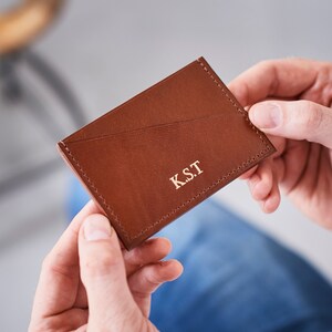 Porte-cartes en cuir personnalisé - Remplissage de bas de Noël - Parfait pour les maris, les papas, les fils et les frères - Fait main dans une boîte cadeau avec des rubans