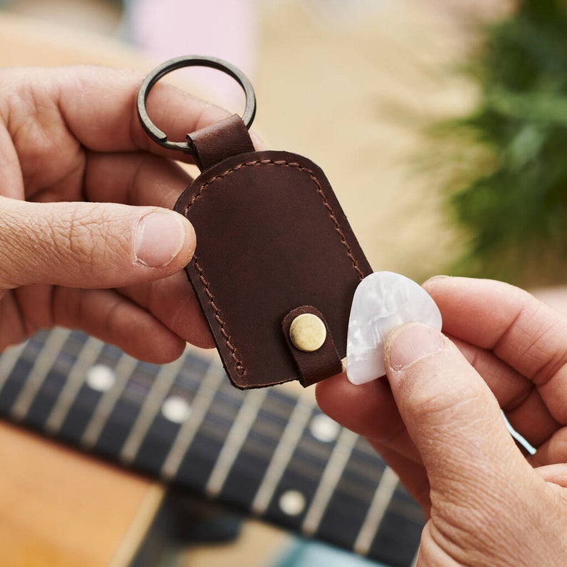 Gitarren-Plektrum-Schlüsselanhänger mit Personalisierung Bild 5