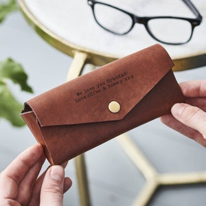 Étui à lunettes en cuir personnalisé avec message secret - Cadeau de Noël parfait pour papa, grand-père. Fait main et luxueux. Coffret cadeau
