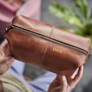 Leather Wash Bag with Personalisation - Father's Day Gift - Unique and Thoughtful Gift for Dad, Grooming Gift, Bespoke Gift