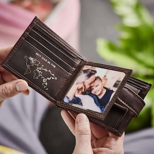 Regalo per la festa del papà - Portafoglio a tre ante di lusso con foto in metallo "Best Dad In World" - regalo unico per papà e nonni - Scatola regalo con nastro