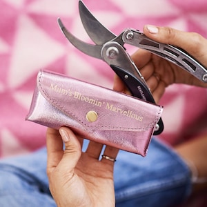 Personalised Gardening Tool And Leather Holder with Belt Loop - Perfect Christmas Gift for Mum, Gardener, Grandma. Luxury Gift Box.
