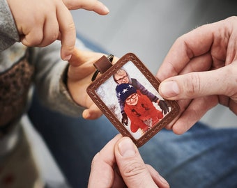 Porte-clés photo en cuir avec insert photo en métal et personnalisation