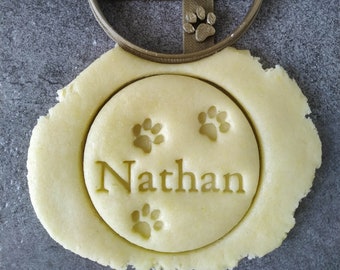 Paw prints cookie cutter - Round - Customizable with first name | Designed and made in France