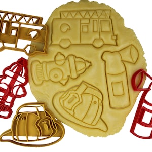 Tagliapasta a forma di pompiere: idrante, camion dei pompieri, estintore, casco da pompiere