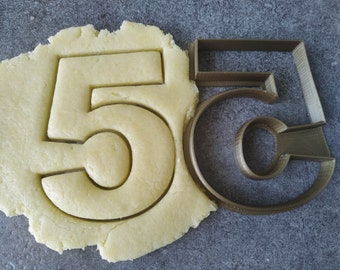 Number Cookie Cutter - With or without customizable first name | Designed and made in France
