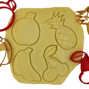 Tagliabiscotti a tema frutta: ciliegia, ananas, albicocca, banana