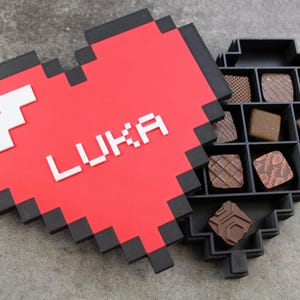 Boîte de Chocolats 3D Personnalisée Saint-Valentin – Design Rétro 8 Bits avec Prénom