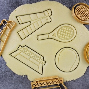Cortadores de galletas con temática de tenis: raqueta, pelota de tenis, cancha, silla del árbitro