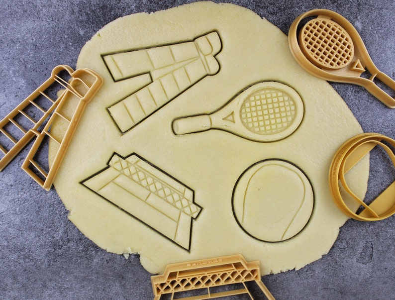 Cortadores de galletas con temática de tenis: raqueta, pelota de tenis, cancha, silla de árbitro imagen 1