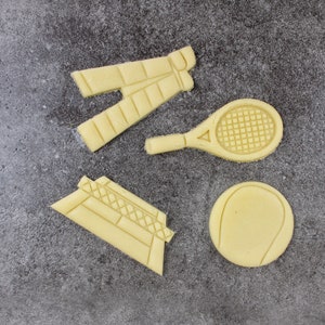 Cortadores de galletas con temática de tenis: raqueta, pelota de tenis, cancha, silla de árbitro imagen 2