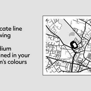 Pu&ograve; includere: Un disegno in bianco e nero di uno stadio circondato da una citt&agrave;. Lo stadio &egrave; delineato in nero e le strade della citt&agrave; sono mostrate in uno stile di disegno a linea dettagliato.