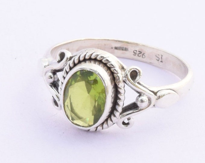 Peridot ring for Women Peridot ring silver Peridot ring minimalist Peridot ring Sterling Silver Peridot Ring Band