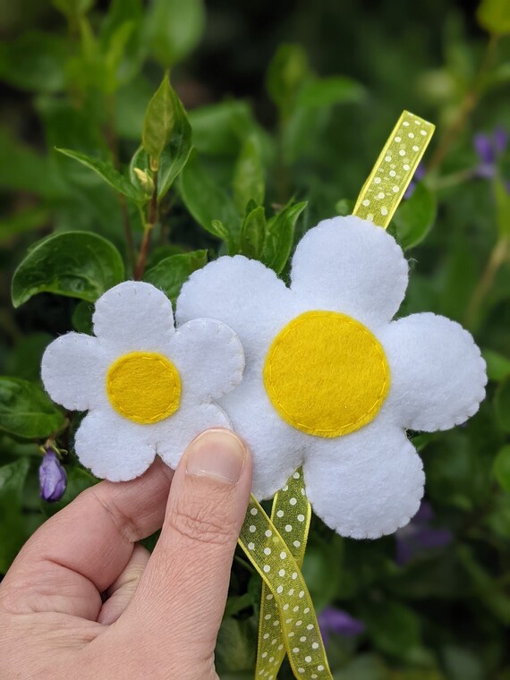 Daisy Hair Clip Holder. Hair Accessory Holder. Handmade Gift for Child. Kids Bedroom Wall Hanging. Felt Daisy Bow Holder. Hair Clip Hanger. Daisy Hair Clip Holder. Hair Accessory Holder. Handmade Gift for Child. Kids Bedroom Wall Hanging. Felt Daisy Bow Holder. Hair Clip Hanger.