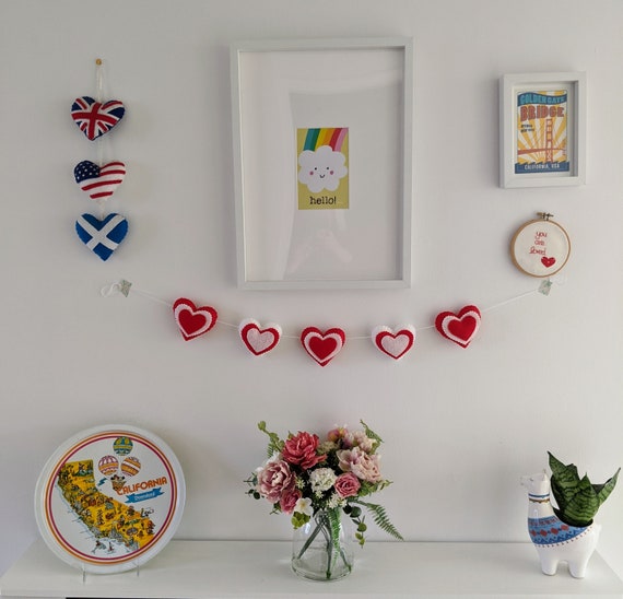 Red and White Valentine Heart Felt Garland, Lightly padded St Valentine's Day Decor. Red and White Valentine Heart Felt Garland, Lightly padded St Valentine's Day Decor.