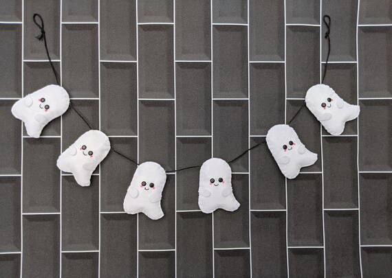 Halloween Ghost Garland. Spooky Felt Halloween Decor. Halloween Ghost Garland. Spooky Felt Halloween Decor.