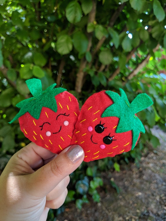 Cute Strawberry Felt Kawaii Garland (5 Strawberries) - Strawberry Gift, friend gift, kawaii strawberry, Happy Strawberry Cute Strawberry Felt Kawaii Garland (5 Strawberries) - Strawberry Gift, friend gift, kawaii strawberry, Happy Strawberry