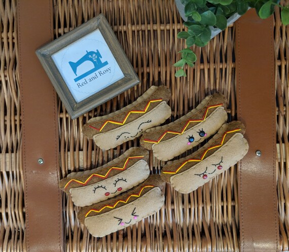 Super Fun Kawaii Felt Hot Dog Garland - perfect for Hot Dog Lovers! Super Fun Kawaii Felt Hot Dog Garland - perfect for Hot Dog Lovers!