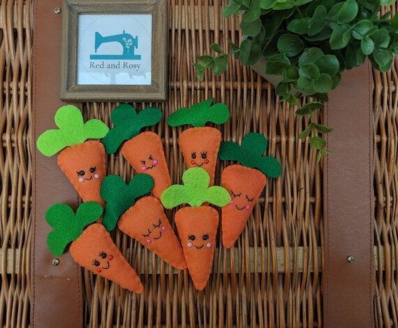Cute Carrot Felt Kawaii Garland (7 Carrots) - Carrot Gift, friend gift, kawaii carrot, Happy Carrot Cute Carrot Felt Kawaii Garland (7 Carrots) - Carrot Gift, friend gift, kawaii carrot, Happy Carrot