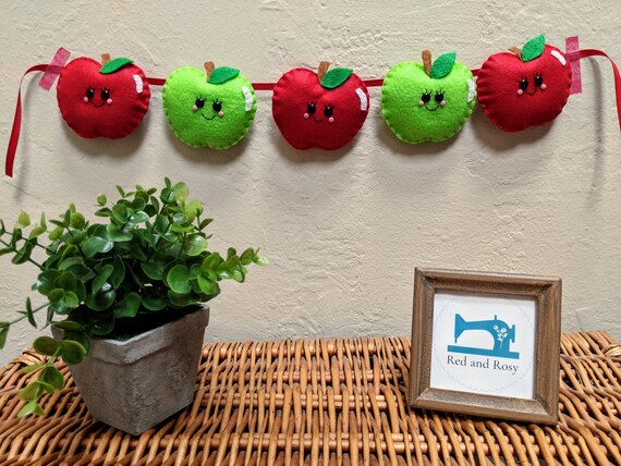 Cute Apple Felt Kawaii Garland (5 Apples) - Apple Gift, friend gift, kawaii apple, Happy Apple, Apple Picking Cute Apple Felt Kawaii Garland (5 Apples) - Apple Gift, friend gift, kawaii apple, Happy Apple, Apple Picking