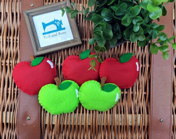 Cute Felt Apple Garland (5 Apples) - Apple Gift, Slightly Padded, Nursery, Kitchen or Party Decor - Fun Gift! Apple Picking Cute Felt Apple Garland (5 Apples) - Apple Gift, Slightly Padded, Nursery, Kitchen or Party Decor - Fun Gift! Apple Picking