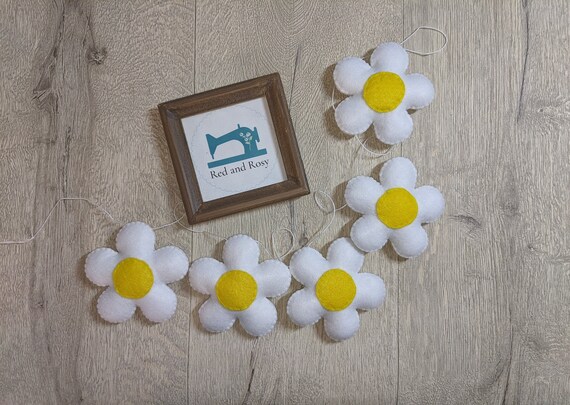 Felt Daisy Garland. Flower Nursery Decoration. Playroom Wall Hanging. Kids Bedroom Daisy Chain. Gift for her. Felt Daisy Garland. Flower Nursery Decoration. Playroom Wall Hanging. Kids Bedroom Daisy Chain. Gift for her.