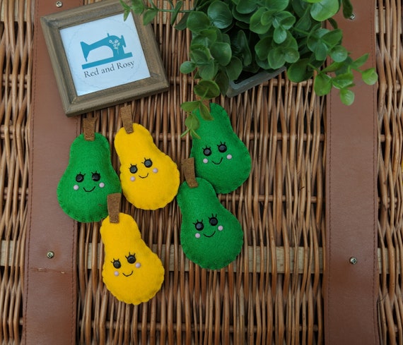 Cute Pear Felt Kawaii Garland (5 Pears) - Pear Gift, kawaii Pear, Fun Pear Cute Pear Felt Kawaii Garland (5 Pears) - Pear Gift, kawaii Pear, Fun Pear