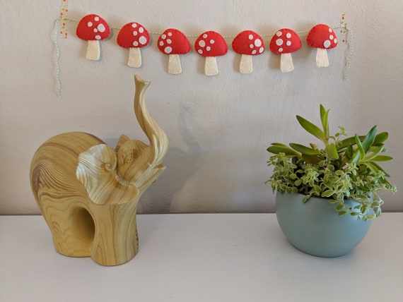 Cute Felt Woodland Toadstool Garland - Toadstool hanging, toadstool woodland nursery decor, cute fairy toadstool, red toadstool decoration Cute Felt Woodland Toadstool Garland - Toadstool hanging, toadstool woodland nursery decor, cute fairy toadstool, red toadstool decoration