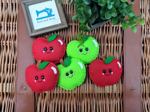Cute Apple Felt Kawaii Garland (5 Apples) - Apple Gift, friend gift, kawaii apple, Happy Apple, Apple Picking Cute Apple Felt Kawaii Garland (5 Apples) - Apple Gift, friend gift, kawaii apple, Happy Apple, Apple Picking