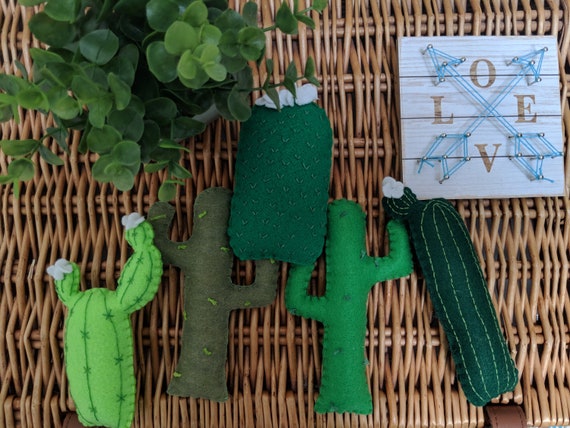 Cactus Garland - Slightly Padded - Cactus, Cactai, green cactus, felt cactus, felt green garland cactus nursery decor Cactus Garland - Slightly Padded - Cactus, Cactai, green cactus, felt cactus, felt green garland cactus nursery decor