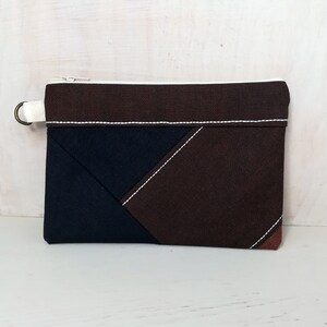 Boho monedero de tela tejana de color marrón oscuro de estilo patchwork con cierre de cremallera
