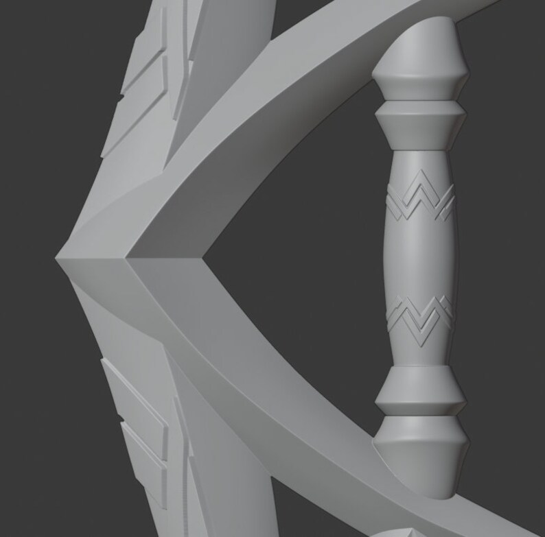 K&ouml;nnte beinhalten: Ein graues, 3D-gedrucktes Modell einer Waffe mit einem Griff und einer scharfen Spitze. Der Griff hat ein dekoratives Muster.